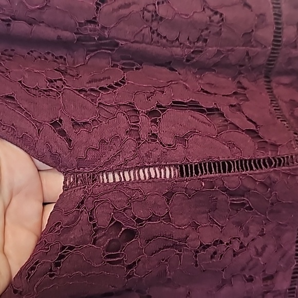 ASTR Plum lace Dress - Picture 4 of 9